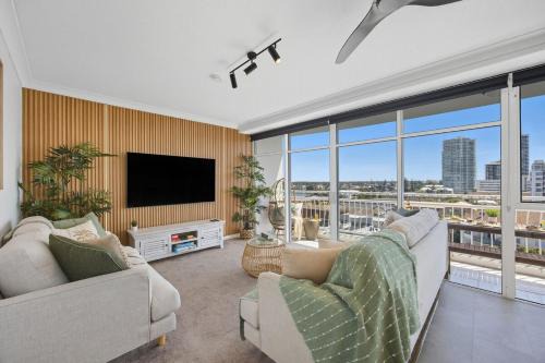 Biggera Waters Apartment | Native Stays - Stunning 180 Water views am to pm