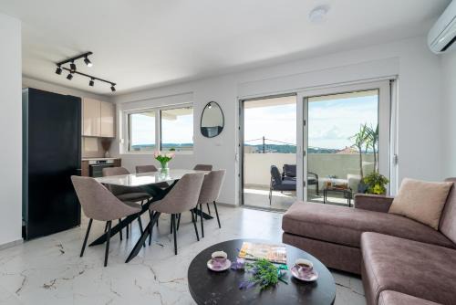 Trogir Apartment | Natura Vita Apartment-New Modern Apartment with City View & two Free Parking Spaces-10 min Walk to Trogir Old Town