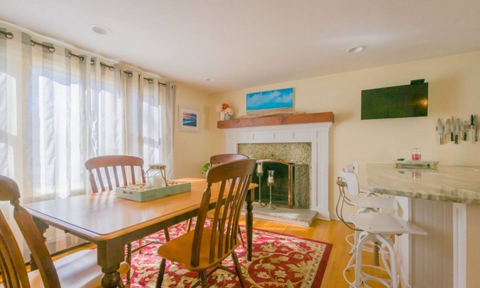 Mashpee House | Nature Lover's Pondside Getaway
