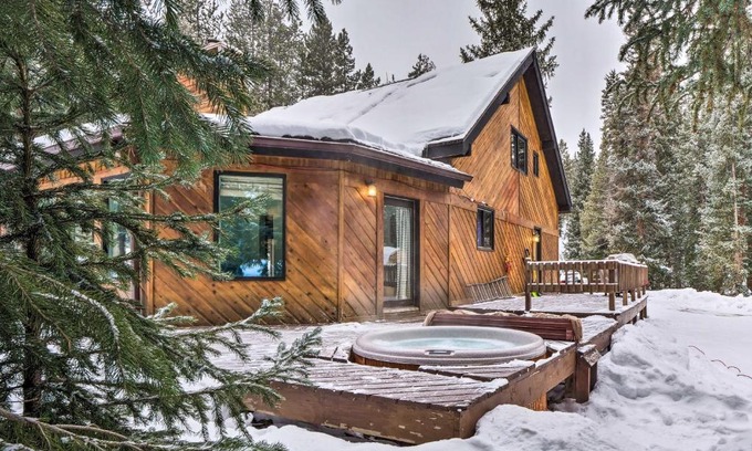 Blue River House | Near Breckenridge Ski Mtn Escape with Hot Tub!