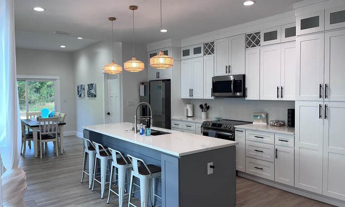 Foley House | Near Sports Complex, OWA, beaches, shopping, restaurants. King bed.