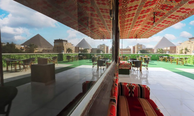 Giza Hotel | Nefertiti pyramids
