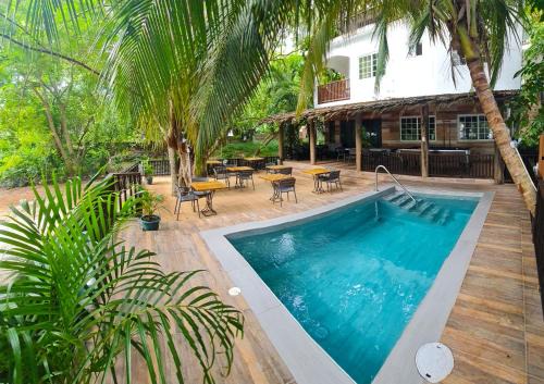 West End House | Negril Huts - West End Cliffside Cottages with Sea Access