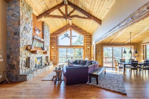 Upper Moonridge House | Nena's Nook Moonridge Log Mansion