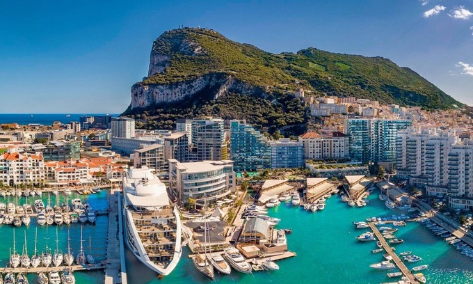 Gibraltar Apartment | Neptune Suite-hosted by Sweetstay