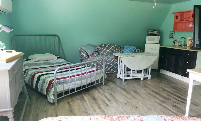 Fentress Apartment | Nestled In The Country Apt 2
