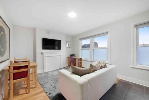 Askew Apartment | NEW 1 bed Westfield Chiswick Hammersmith APT