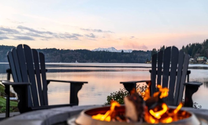 Shelton House | NEW 120' Waterfront Cabin | Hot Tub, Sauna & Firepit - Hammersley Inlet Retreat!