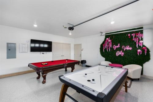 Santa Clara House | NEW 3bd, 2.5 bath w Game room lounge, Hot tub, pool, fire pit, and more