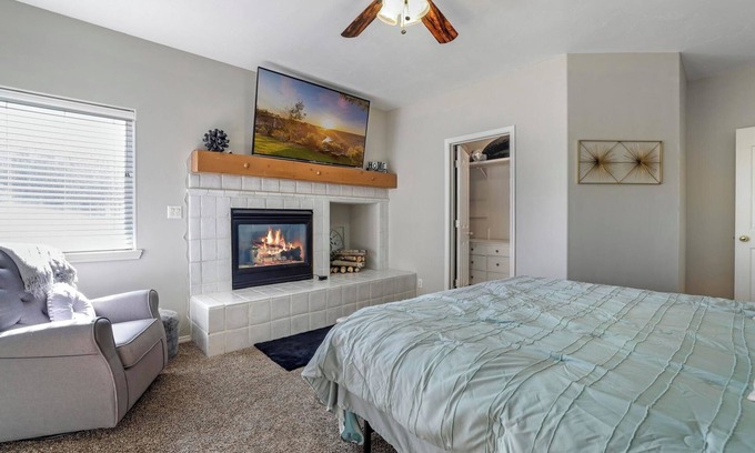 Twin Falls House | NEW! Canyon Trail Condo. Private. Full kitchen! ๐ CANโT BEAT THIS LOCATION! ๐