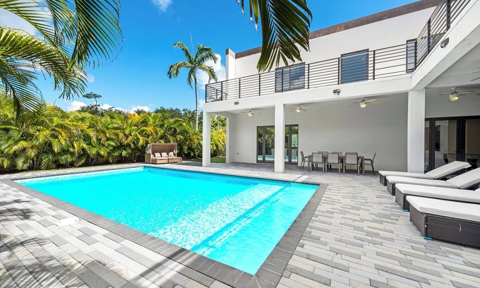Ludlam House | New Central Miami Home, Sleeps 20, 70' TV, Pool, Game Room, Spacious Backyard