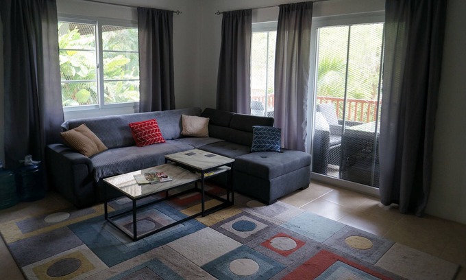 Half Moon Bay Apartment | New condo 7 min to the beach in hearth of west end