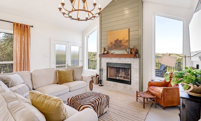 New Braunfels House | NEW Gorgeous Home With Hot Tub 5min From the River
