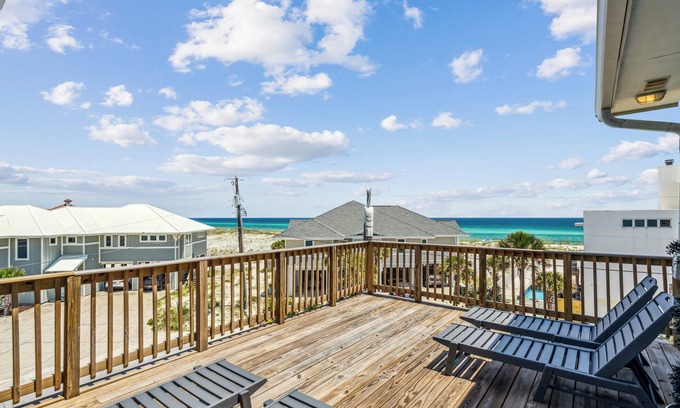 Villa Primera House | New heated pool, Beach Gear, Great for Families, Direct Beach Access, Gulf Views
