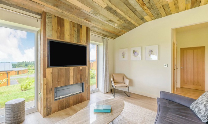 Hundall Ski Chalet | New in 2022. Luxurious and contemporary lodge with stunning countryside views.