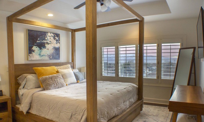 North Logan House | NEW LISTING! Entire Beautiful Mountain Home (3,300+ SQFT) with incredible views