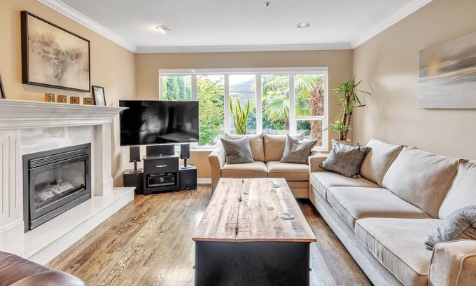 Riley Park House | NEW LISTING! Luxury Retreat in the Heart of Vancouver by RedAwning