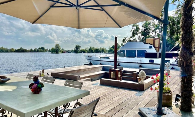 Baambrugse Zuwe Boat Rental | NEW - Little Ibiza - on a Lake near Amsterdam