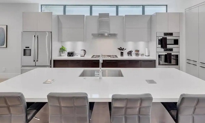Victoria Park House | New Luxurious Home 3 Min to Beach Walk to Las Olas