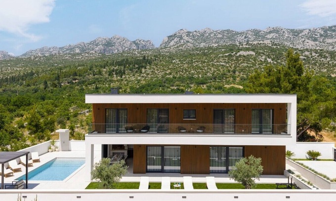 Seline Villa | New! Luxury Villa Cvita-design award winner 2025 Heated Saltwater Pool, BBQ, Perfect for Families & Pets