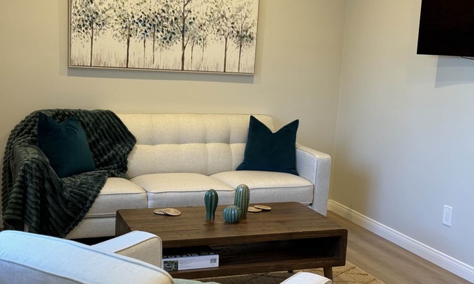 Talmadge House | New Modern Casita in Unique Kensington