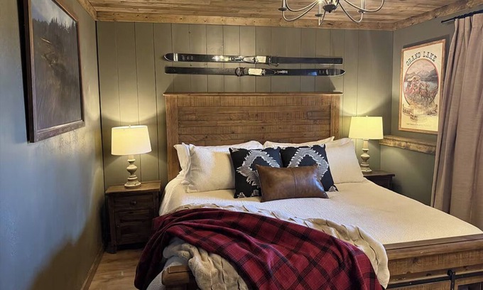 Grand Lake House | NEW Pickles Point - Western Mountain Getaway