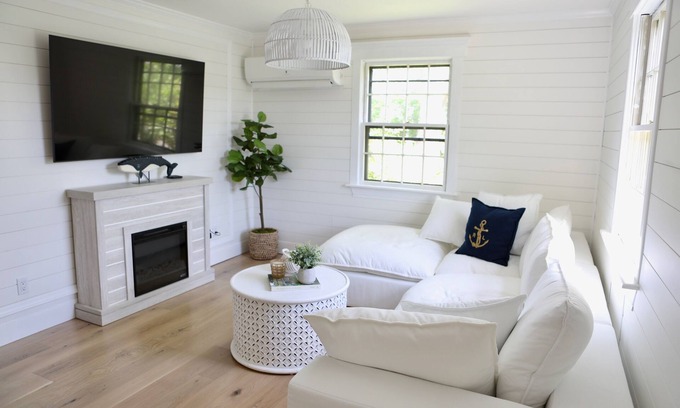West of Town House | New Pool Lovely Home Mins away from Town & Beach