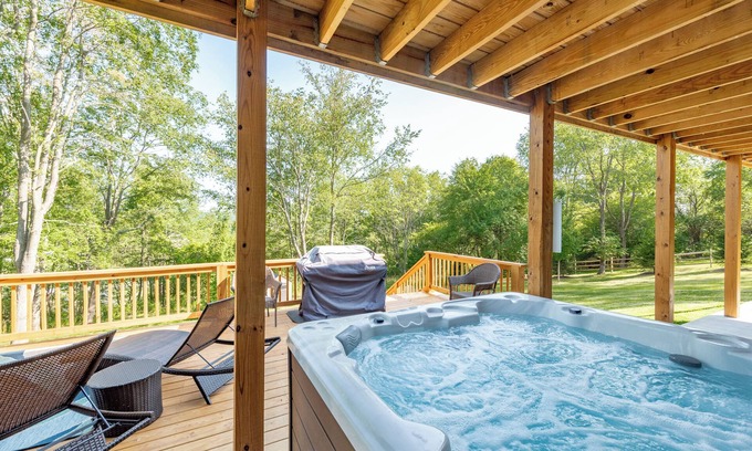 McHenry Cabin | New! Quittin Time: Lake Area, A/C, Fireplace, Fire Pit!