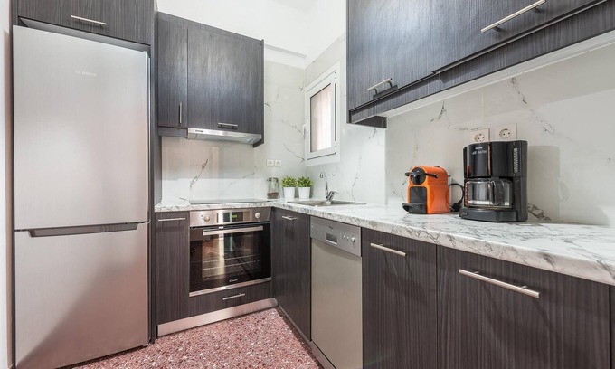 Athens City Centre Apartment | New Relaxed Central Apartment Walk Everywhere