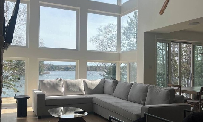 Whitestone Cottage | *NEW* Rockshore Lakehouse - Luxury waterfront