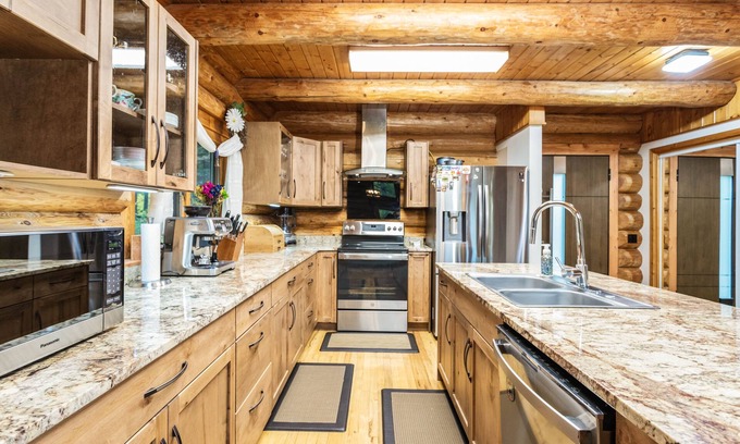 Columbia Falls House | NEW! Secluded Cabin, 20 minutes to Glacier! Astrid Cabin