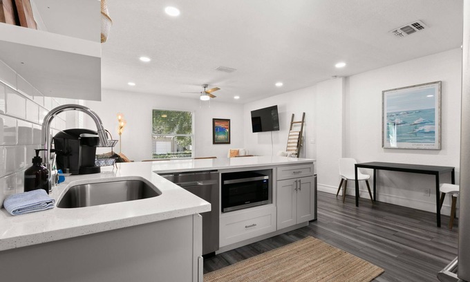 Courier City - Oscawana House | NEW Soho Home - Perfect Space for Families