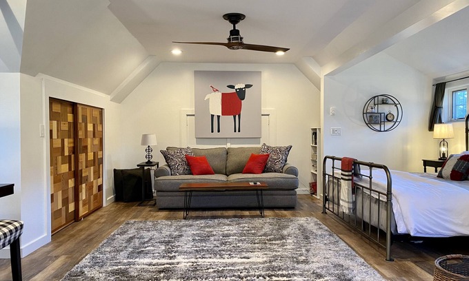 Stowe Apartment | NEW! Studio Loft in Stowe Hollow