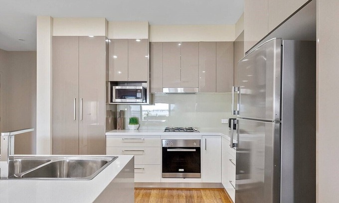 Yarrawonga House | New: Stunning Lakeside-Luton Waters