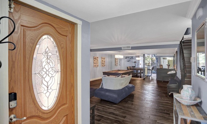 Ives Estates House | New! Stylish 3/2.5 Townhome w/2 Balconies & Patio, Near Hard Rock Stadium & Casino