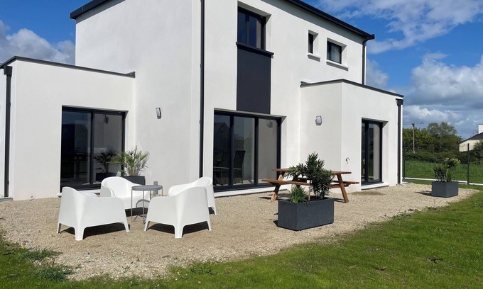 Plobannalec-Lesconil House | New vacation home 5 minutes from the sea