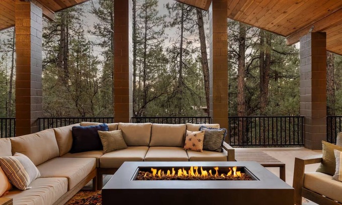 Strawberry Cabin | NEW Velvet Antler: EV Charger, Dog Run, Hot Tub