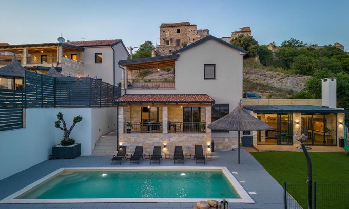 Pakostane Villa | New Villa - Luxury Vacation