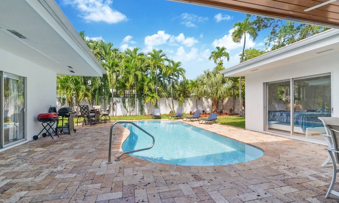 Ojus House | NEW VILLA WITH POOL AND GARDEN BY AVENTURA MALL