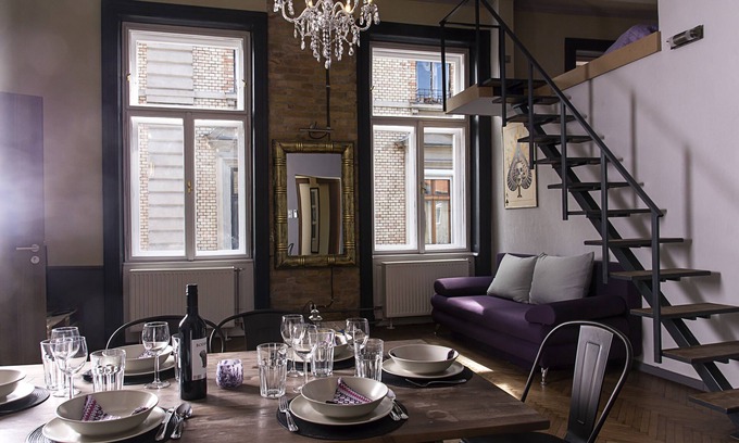 Erzsebetvaros House | New - Walnuttree Double 12 Person Apartment Central in Budapest - Hungary