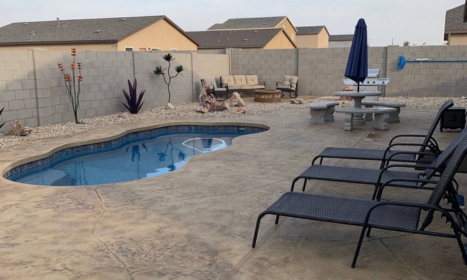 Holiday Shores House | Newer Bullheadcity Pool Villa with great rates