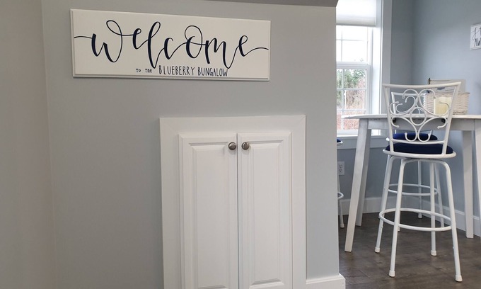Ferndale House | NEWER Cozy Peaceful Stand-Alone Blueberry Bungalow Spotless Suite