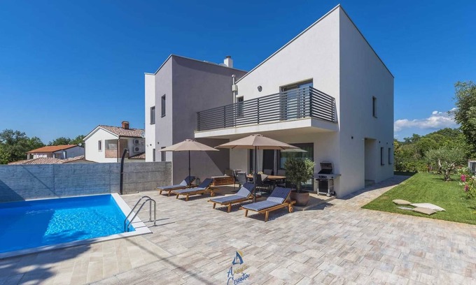 Vrznaveri Villa | Newly-built modern Villa for 6 with pool near beautiful City of Poreč