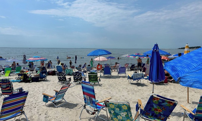 Niantic House | NEWLY FURNISHED GIANTS NECK BEACH HOUSE