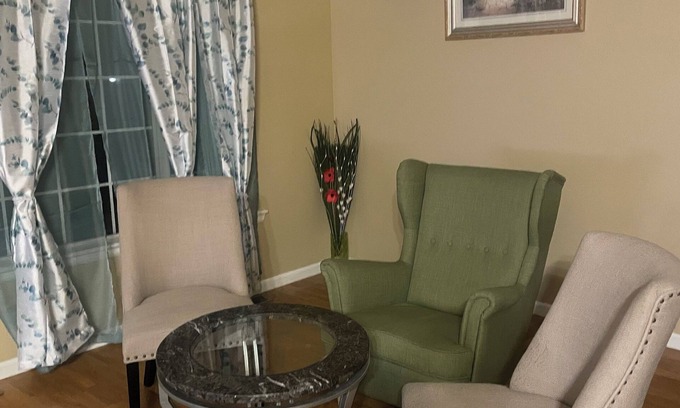 Aurora House | Newly listed 3-bed 3-bathroom, with WiFi, AC in Aurora