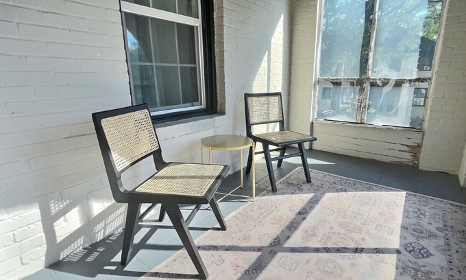 Montgomery Apartment | Newly Listed POSH 2 Bd, 1 Ba!