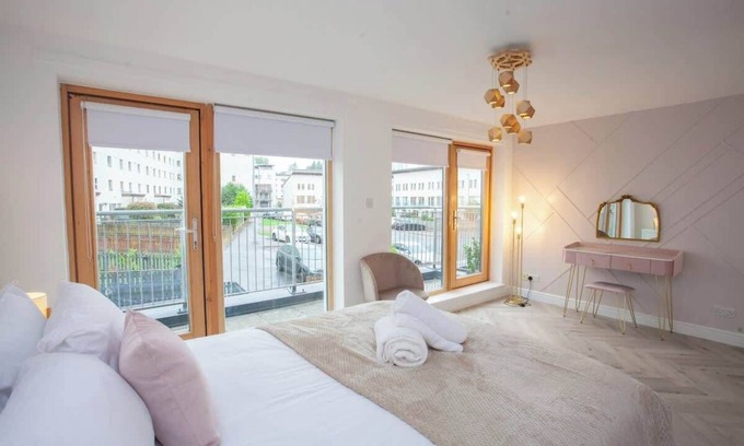 North West House | Newly Renovated 3 Bedroom Modern House