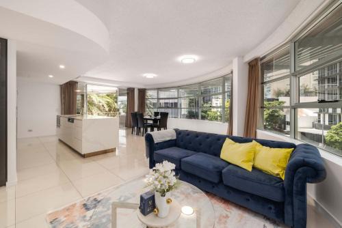 Fortitude Valley Apartment | Newly Renovated 3BR Apartment 2 Parking Spaces Pool Gym City Views Walk to Shops