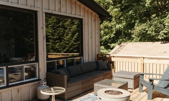 Minden Hills Cottage | Newly renovated waterfront 3 bedroom cottage, emerald clear water with HOT TUB