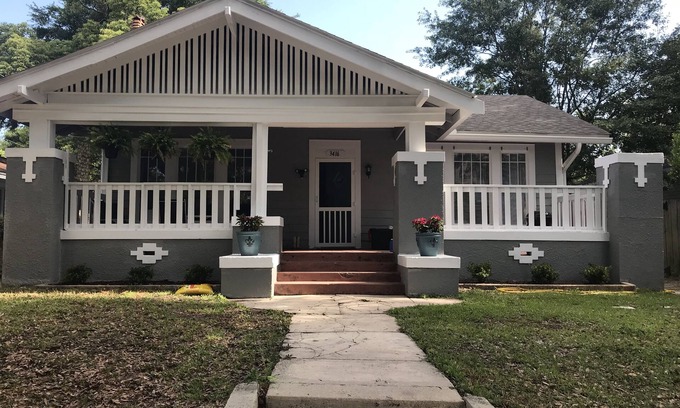 Gulfport Cottage | NEWLY RENOVATED COTTAGE ACROSS THE STREET FROM ISLAND VIEW CASINO